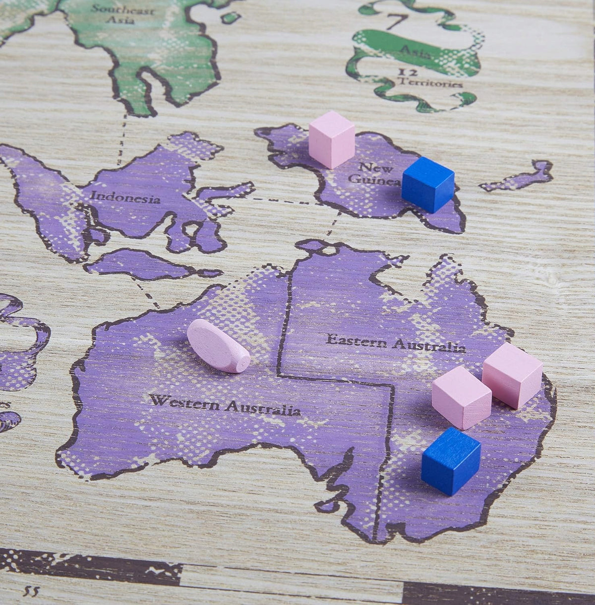 HASBRO Risk strategická hra, drevená hracia doska a figúrky, francúzska verzia