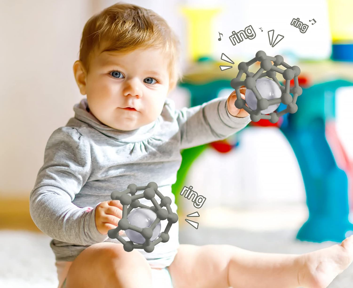 MCGMITT Teether Ball szilikon rágóka csörgővel 8,5 10 db cm