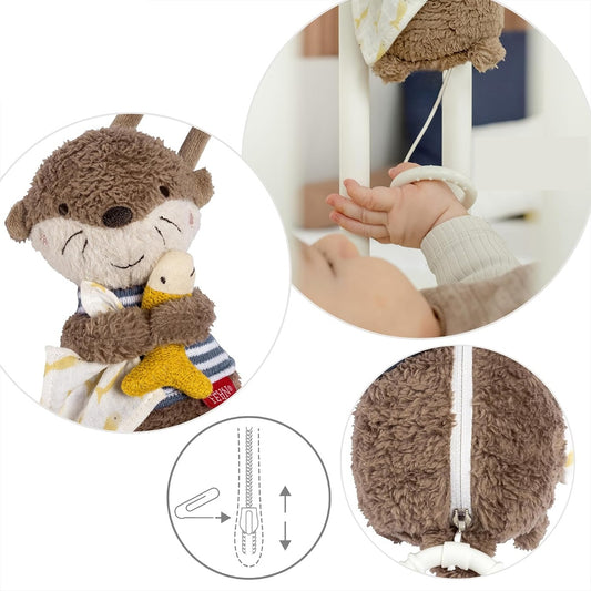 FEHN plüss zenélő függőjáték VIDRA 17 cm Brahms-altató