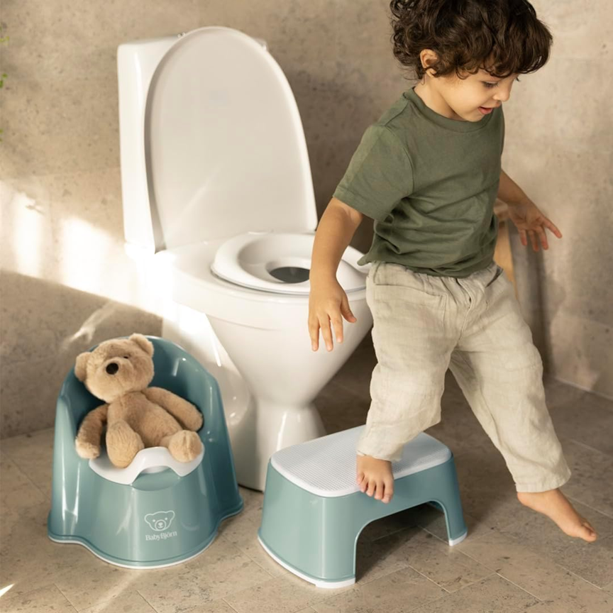 BABYBJORN adjustable toilet seat with a 12 x 18.5 cm opening