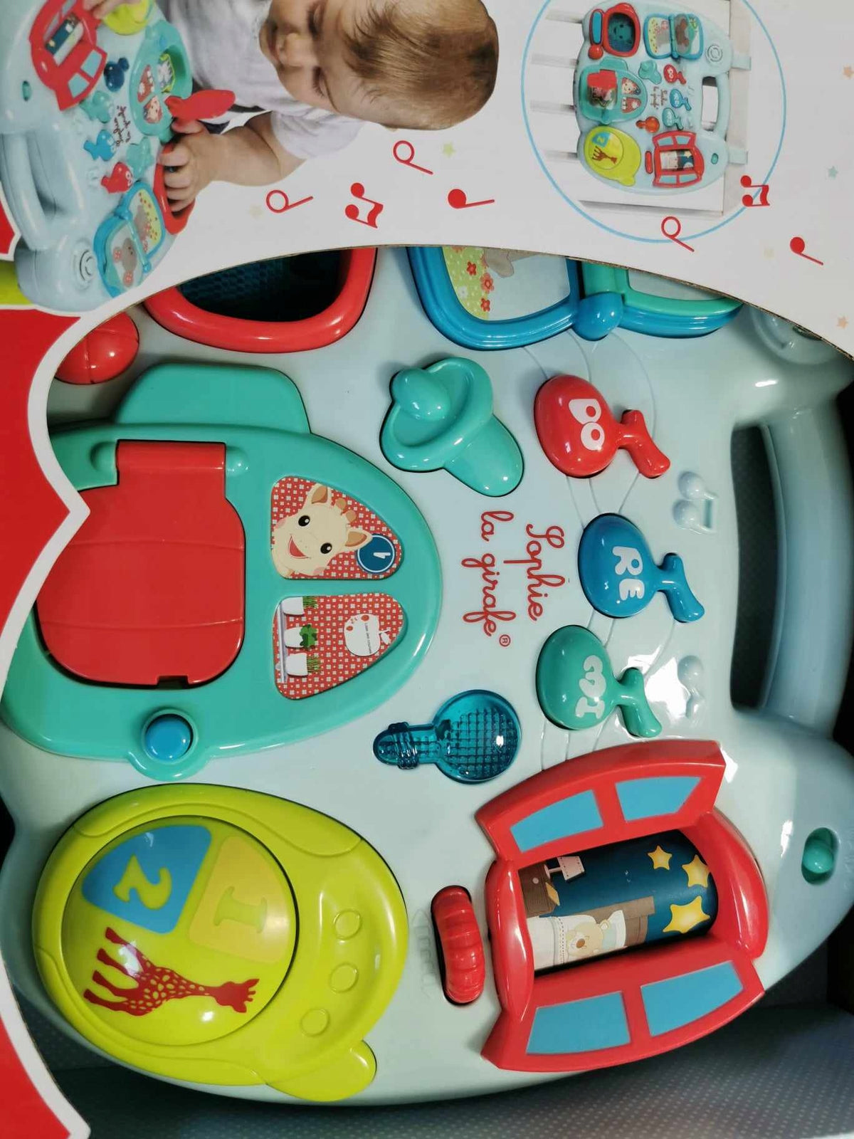 SOPHIE LA GIRAFE aktivitási asztal 10 hónap+