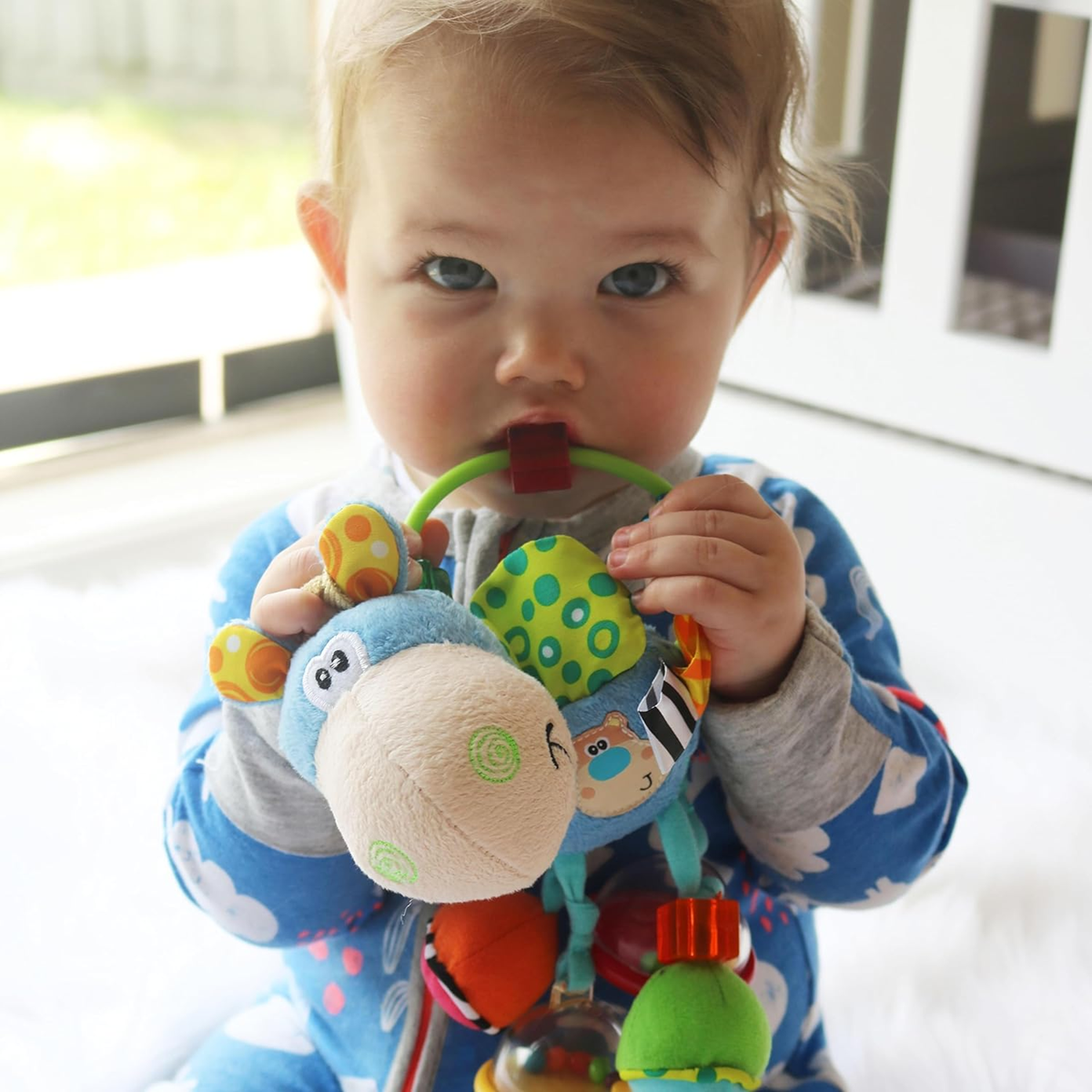 PLAYGRO Clip Clop jouet sensoriel avec hochet, miroir, poignée