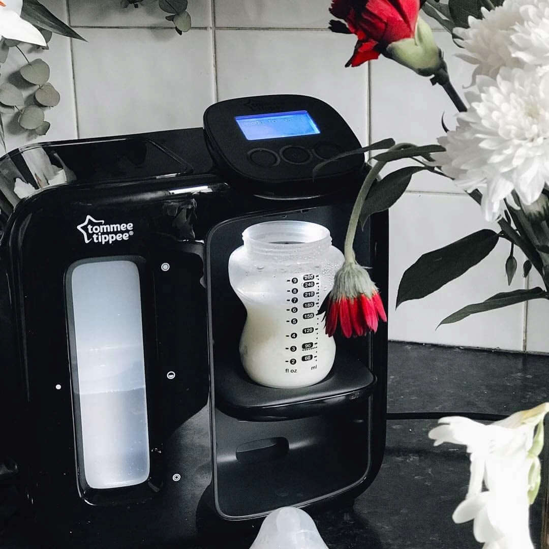 TOMMEE TIPPEE Perfect Prep EKSPRES Day&Night czarny podgrzewacz do mleka z butelką na blacie