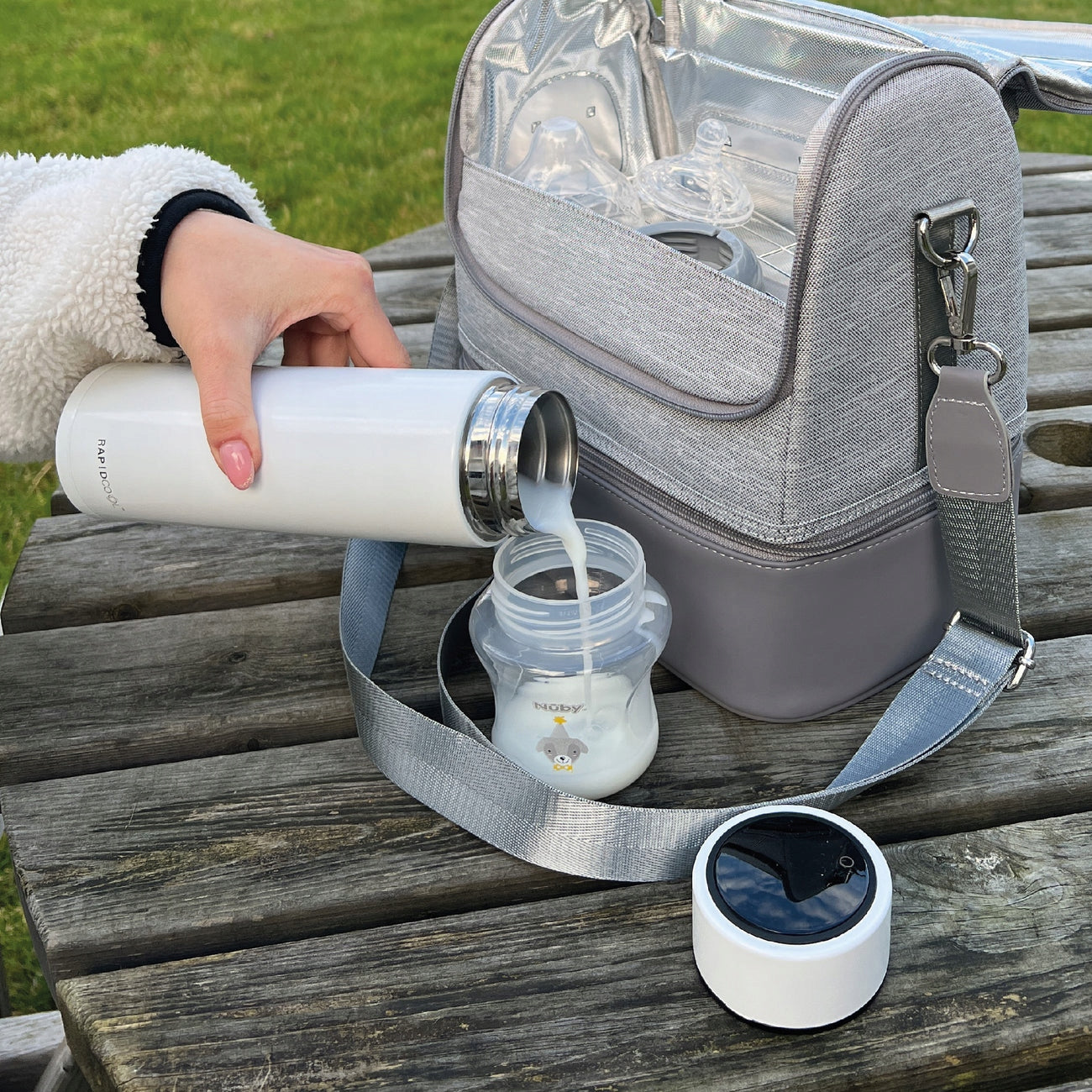 NUBY RapidCool termos răcitor pentru prepararea laptelui, 240 ml, LED