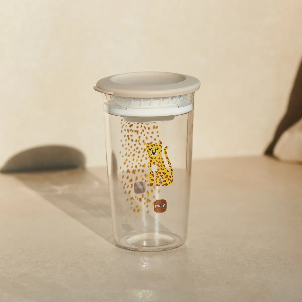 MAM Easy to Drink Cup csőrös itatópohár 360°-os szájjal, 290 ml, 8 hó+, LEOPÁRD