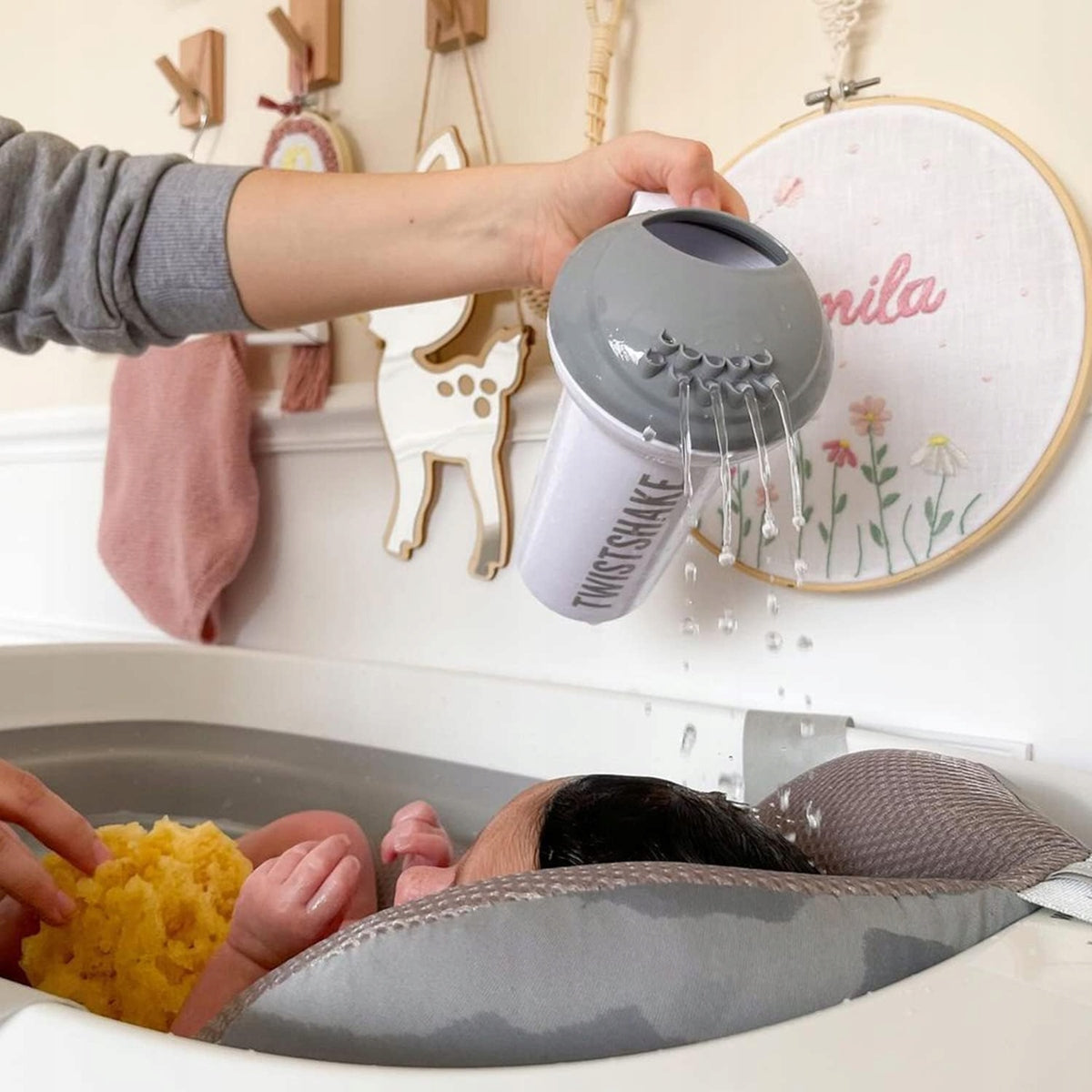 TWISTSHAKE récipient pour enfants pour rincer les cheveux