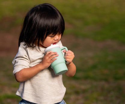 INFANTINO My 1st Tumbler szilikon csőrös itatópohár 266 ml 6 hó+