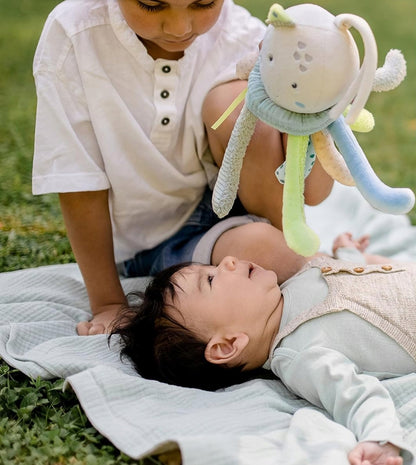 FEHN peluche suspendue avec boîte à musique POULPE 24 cm