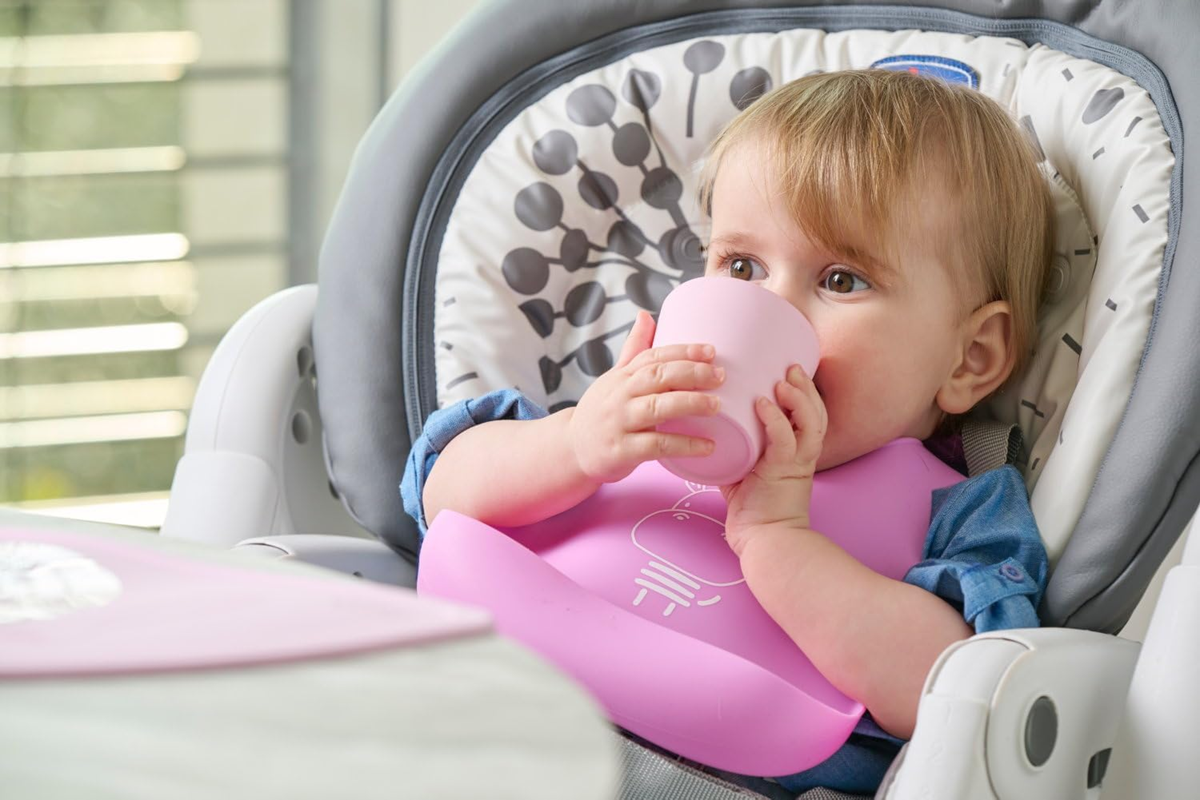 CHICCO EASY START szett tapadókorongos tálka, kanál, előke 6 hónap+