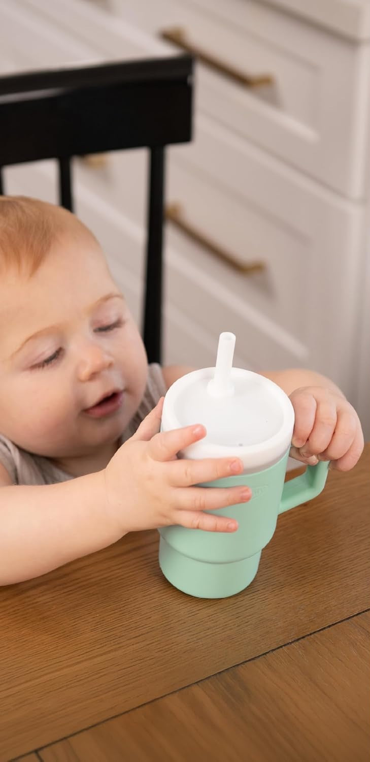 INFANTINO My 1st Tumbler szilikon csőrös itatópohár 266 ml 6 hó+