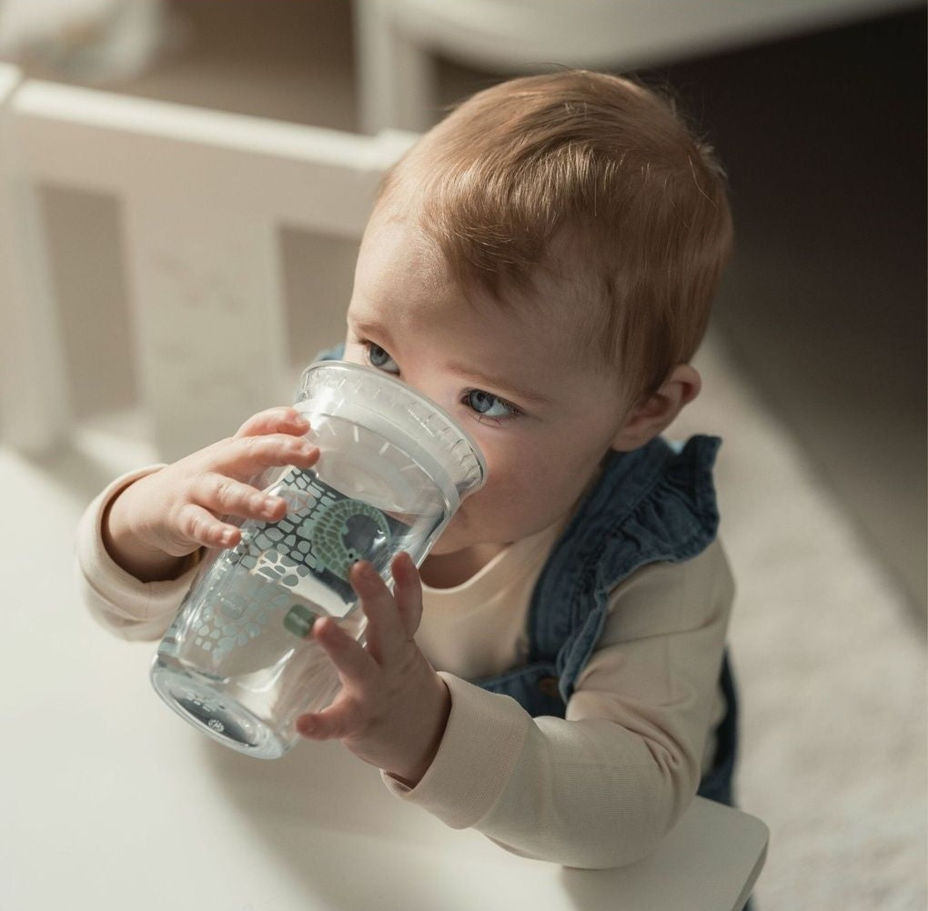 MAM Easy to Drink Cup csőrös itatópohár 360°-os szájjal, 290 ml, 8 hó+, LEOPÁRD