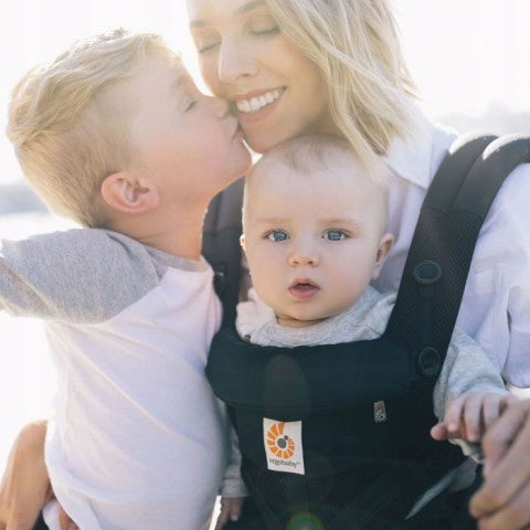 ERGOBABY OMNI 360 COOL AIR MESH ergonomikus hordozó 3,2-20,4 kg