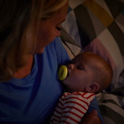 TOMMEE TIPPEE Schnuller kiefergerecht x2 0-6 Monate LEUCHTET