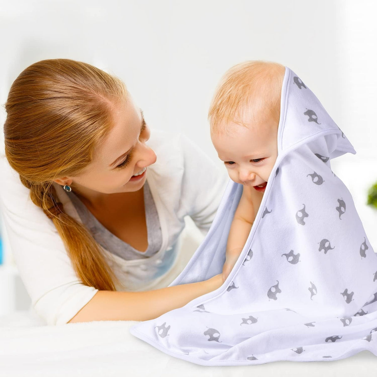 MOMCOZY kapucnis törölköző 2 db 76 x 76 +6 24 x 24 mosdó kendő