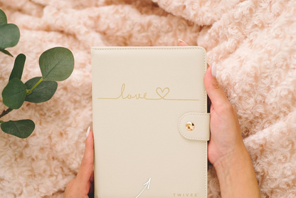 TWIVEE Love husă pentru card de sarcină din piele ecologică 15,5 x 21 cm