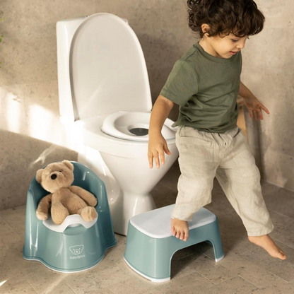 BABYBJORN adjustable toilet seat with a 12 x 18.5 cm opening