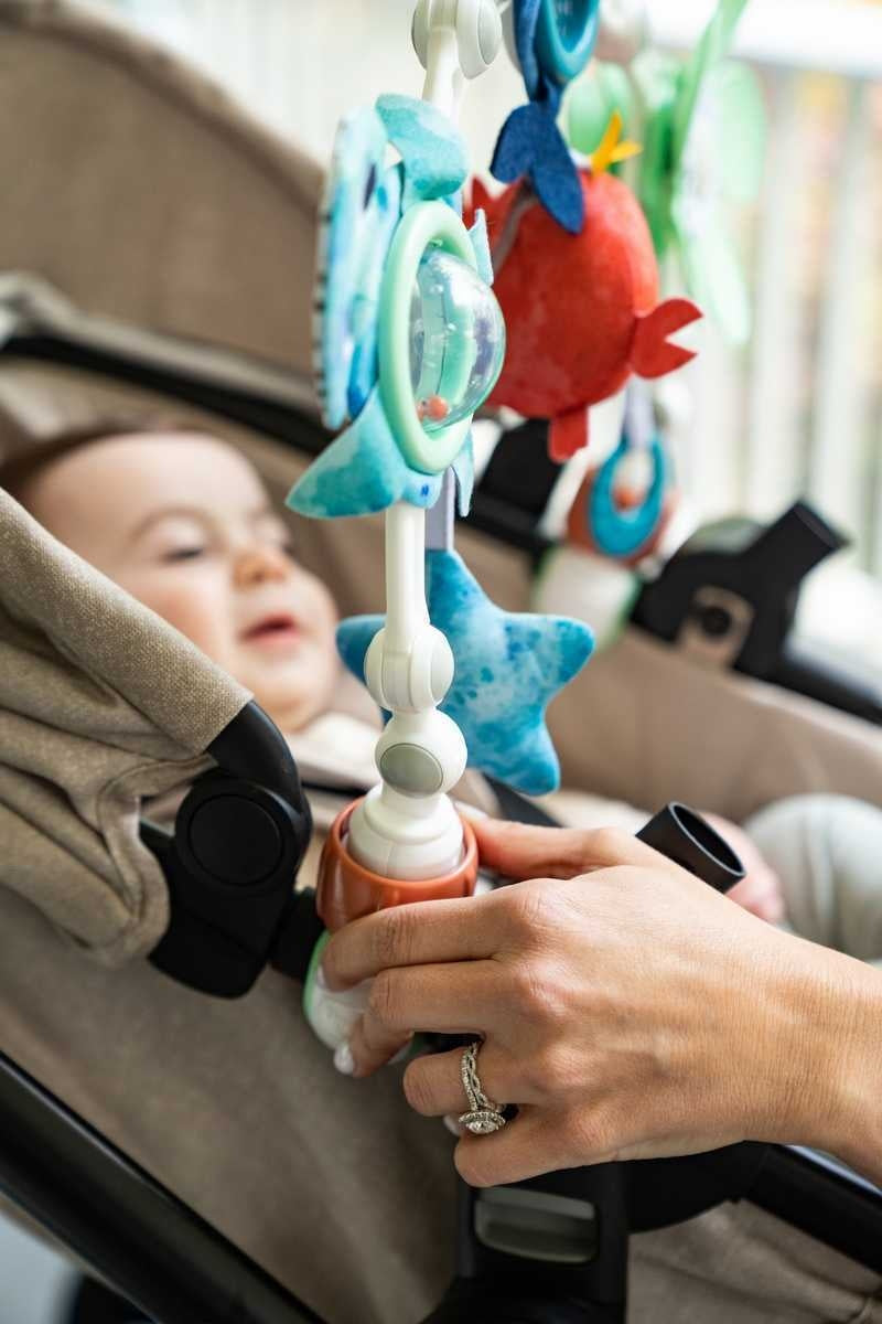 TINY LOVE Az óceán kincsei zenélő babakocsi ív
