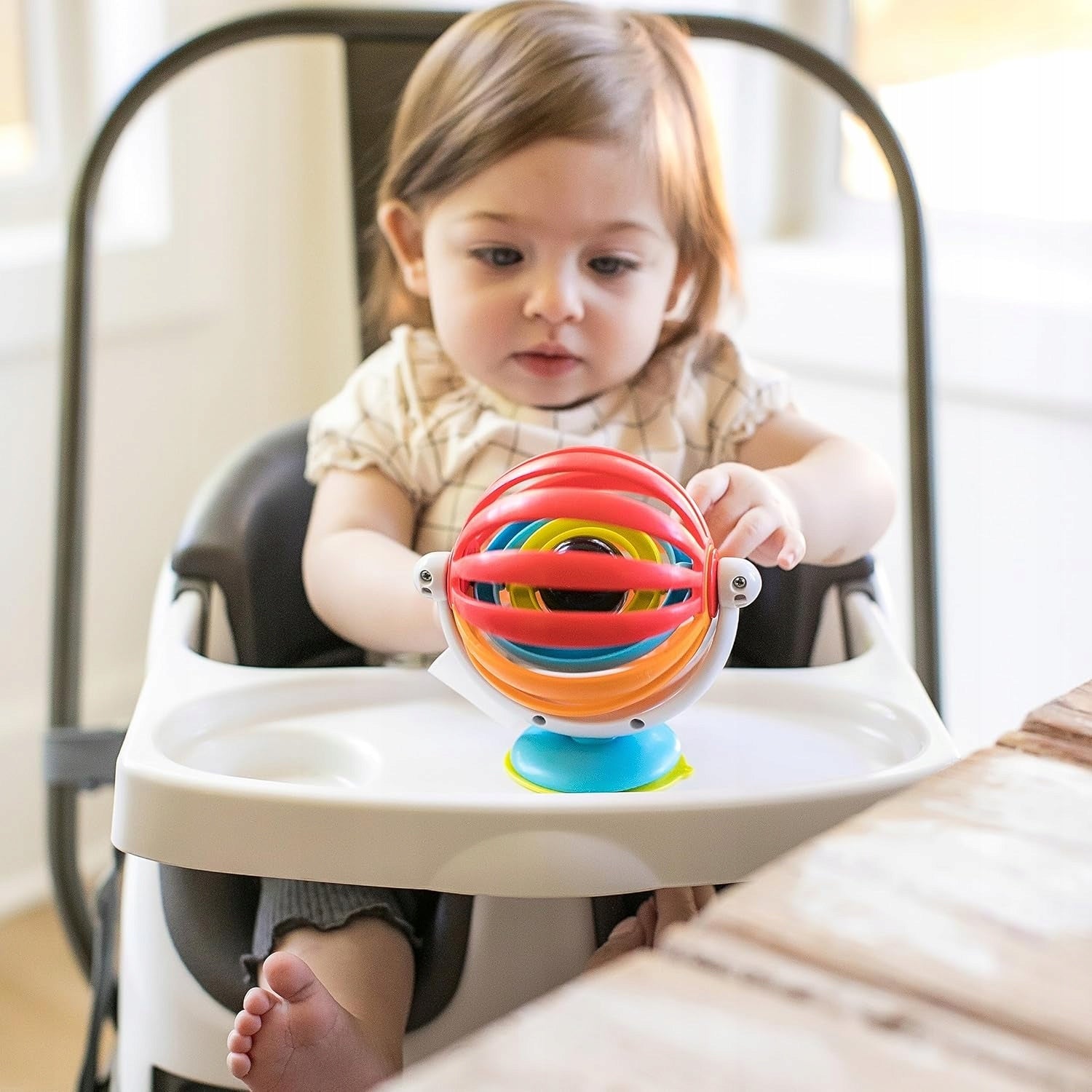 BABY EINSTEIN Sticky Spinner játék csörgővel és tapadókoronggal, 3 hónapos kortól