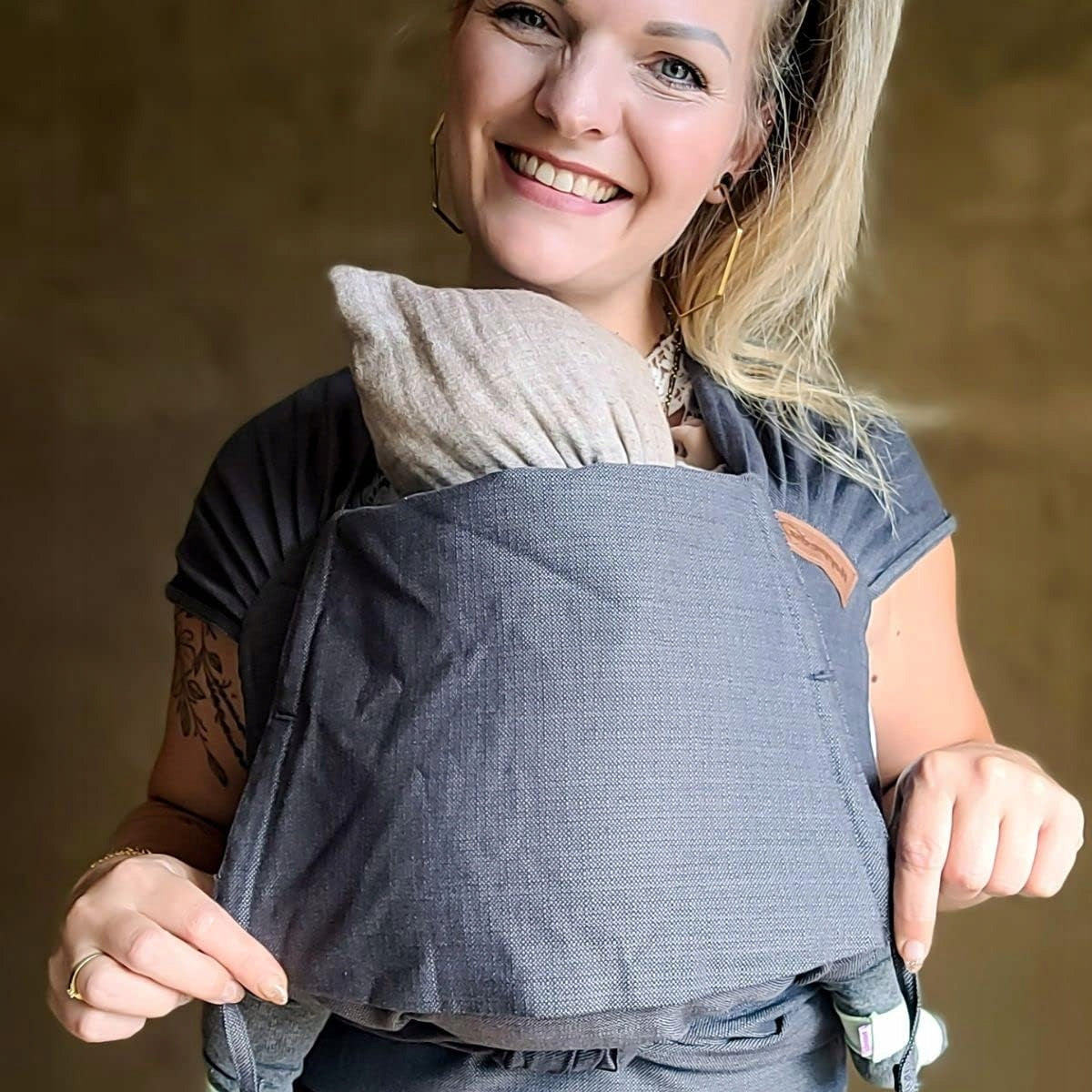 HOPPEDIZ hop-tye ergonomikus babahordozó 0–30 hónapos korig