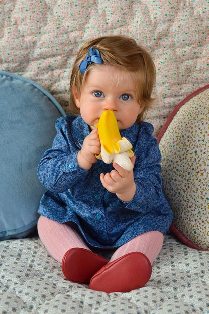 OLI & CAROL zachte rubberen bijtring 11 cm BANAAN