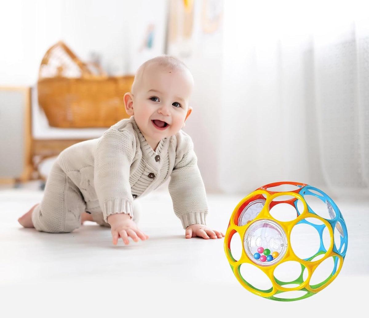 KIKUO Classic Ball rágóka fogóka labda csörgőkkel 11,5 cm