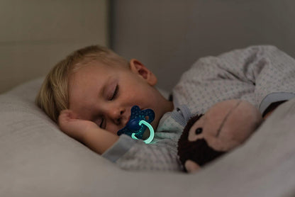 b>through the dark Set of two pacifiers with symmetrical silicone pacifiers. SX Pro silicone cap;
