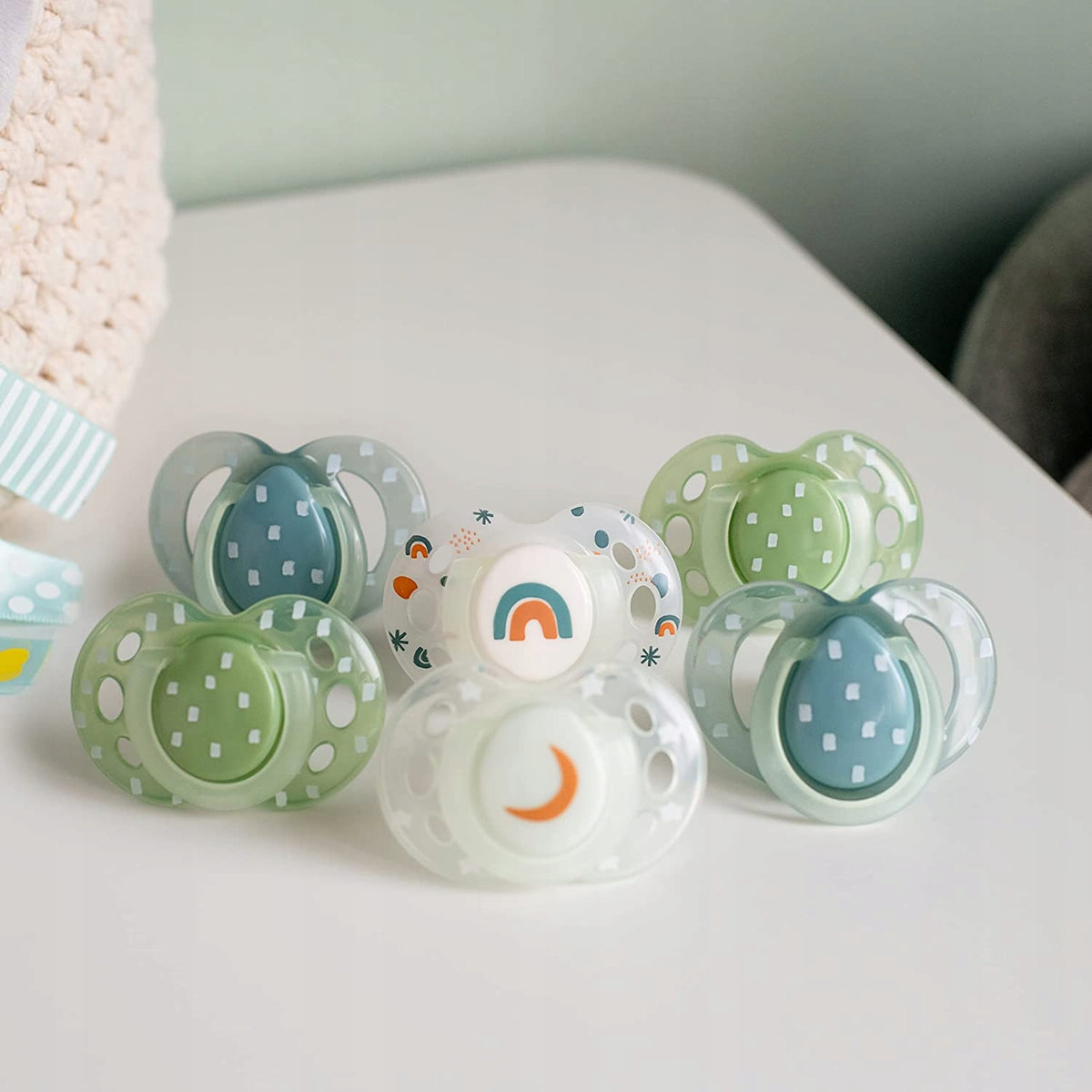 TOMMEE TIPPEE szimmetrikus cumik x6 világítanak 18-36 hó
