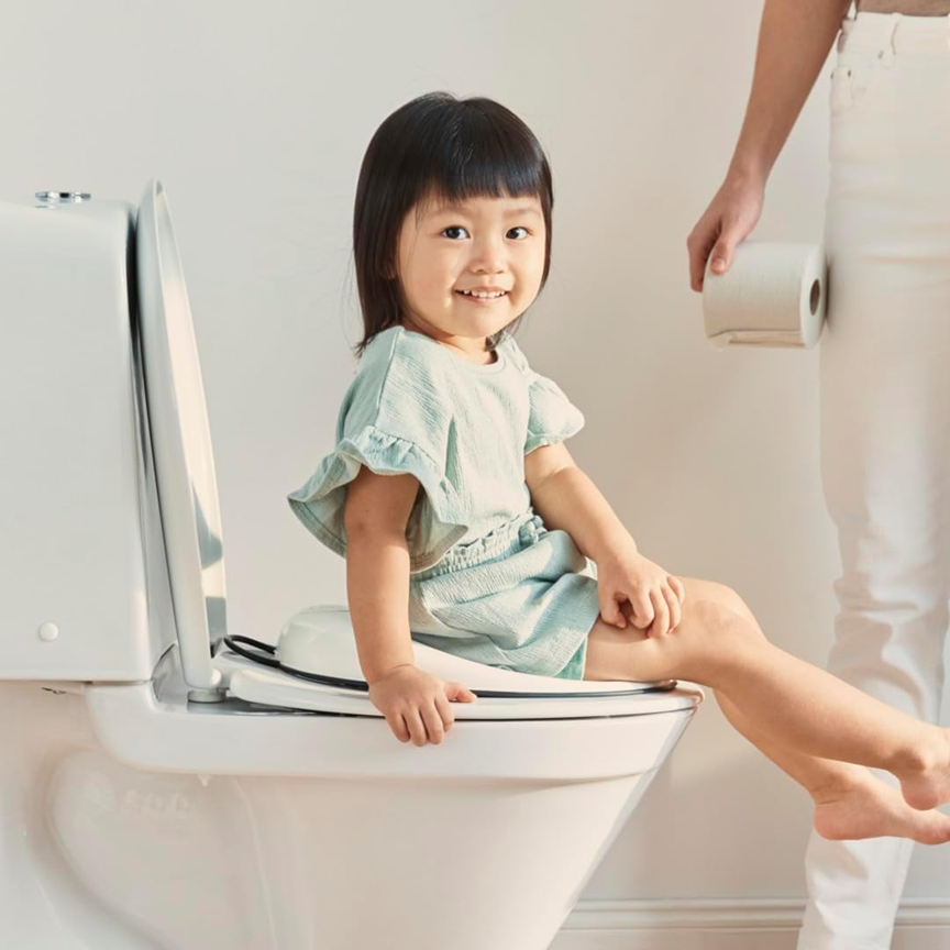 BABYBJORN adjustable toilet seat with a 12 x 18.5 cm opening