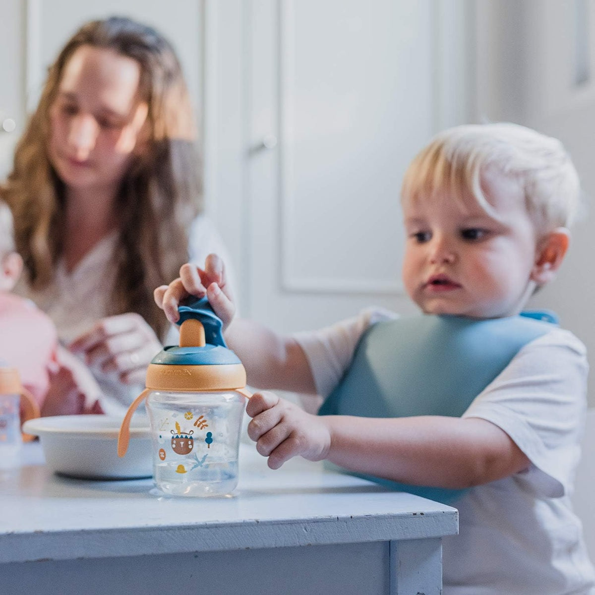 SUAVINEX Tasse d’apprentissage anti-fuite avec bec dur 200 ml 6 m+