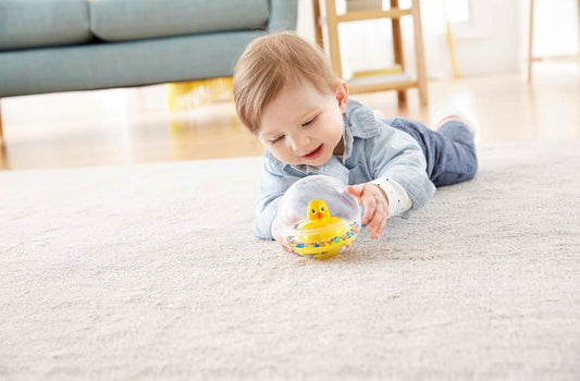 FISHER-PRICE DVH21 10 cm-es, kacsás kúszólabda – termékfotó 2