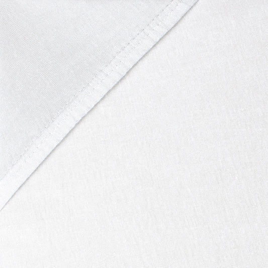 Jasna tkanina prześcieradła babybay Jersey Deluxe Original Off-White ze szwem, widok z bliska.